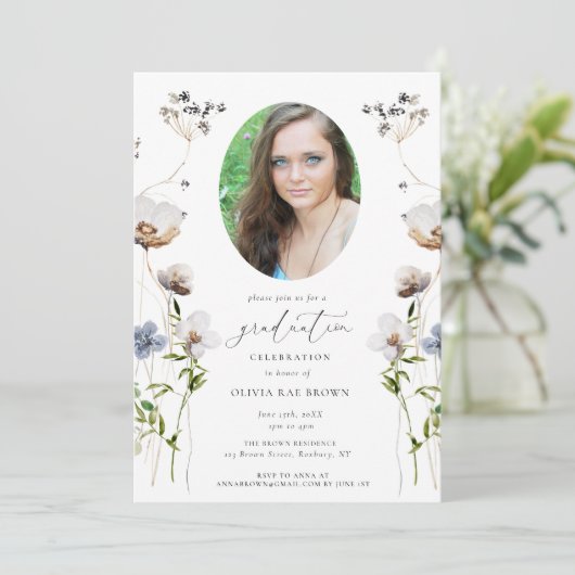 Peach Wildflower Calligraphy Afstuderen Invitation Kaart (Staand voorkant)