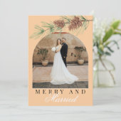 Peach Winter Pine Merry & Married Photo Christmas Feestdagenkaart (Staand voorkant)