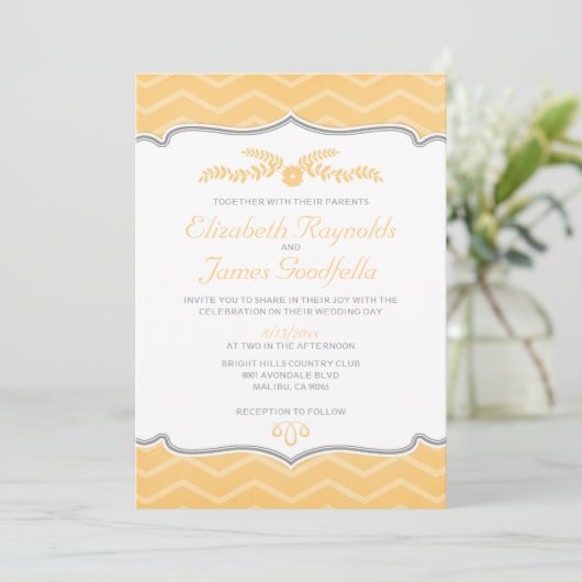 Peach Zigzag Wedding Invitting Kaart (Staand voorkant)