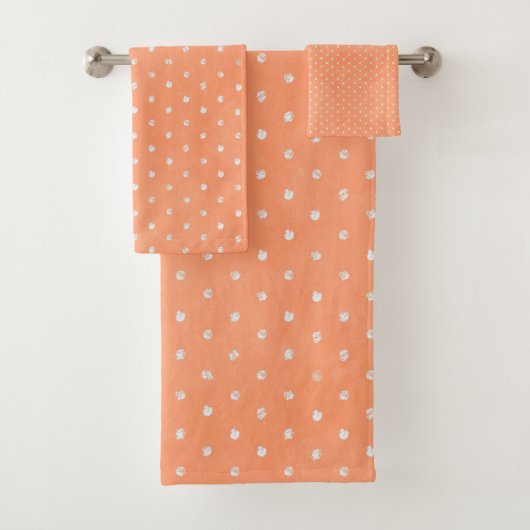 Peachy Keen Oranje Messy Polka Dots Bad Handdoek (Insitu)