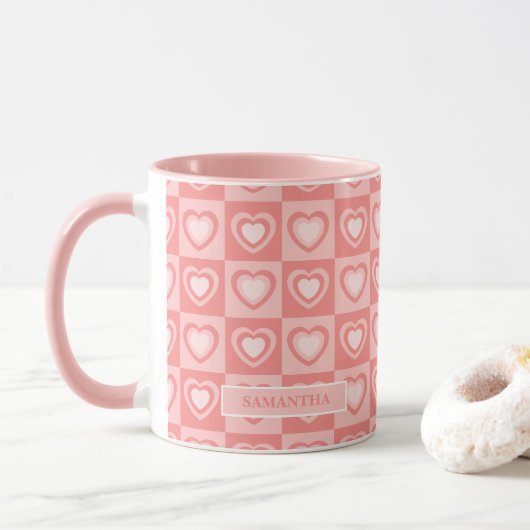 Peachy Pink Retro Hearts Valentine’s Gift Mok (Met donut)