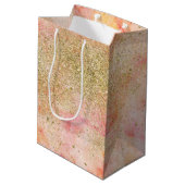 Peachy Roze Waterverf Gouden Faux Glitter Medium Cadeauzakje (Achterkant Gekanteld)