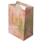 Peachy Roze Waterverf Gouden Faux Glitter Medium Cadeauzakje (Voorkant Gekanteld)