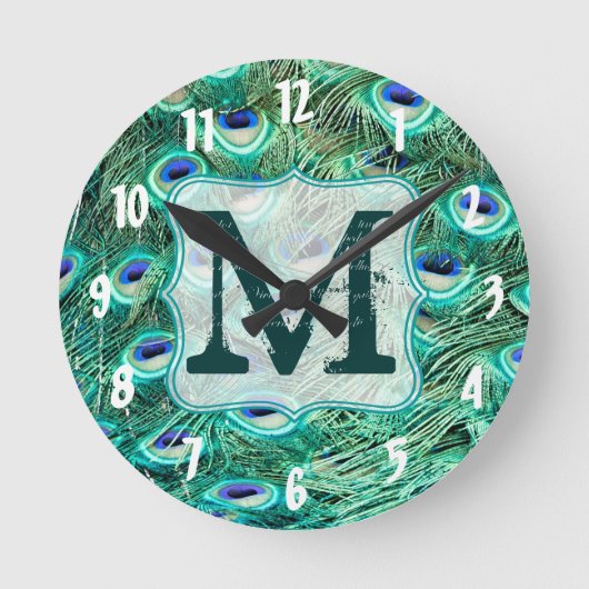 Peacock Bird Feather Monogram Initial Wall Clock Ronde Klok (Voorkant)