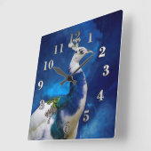 Peacock en Blue Sky Vierkante Klok (Hoek)