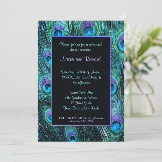 Peacock Feather Rehearsal Dinner Invitation Kaart (Staand voorkant)