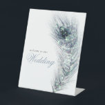 Peacock Feather Script Welkom op bruiloft Reclamebord Met Voetstuk<br><div class="desc">Mooie Peacock Feather Welkom bij Wedding.The tekst kan gemakkelijk worden gepersonaliseerd aan uw woorden.</div>