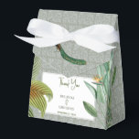Peacock Feather Tropical Greenery Wedding Bedankdoosjes<br><div class="desc">Een  vredeskolibrie met een tropische groen en een demaspatroon achtergrond. Dit ontwerp is ideaal voor alle seizoenen. Een elegant ontwerp van de waterverf in een hedendaags thema. Een klastige bruiloft bedankt je voor de gunst met glorieuze vrek veren en moderne elementen. Er zijn ook huwelijksuitnodigingen en andere kantoorbenodigdheden beschikbaar.</div>