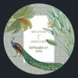Peacock Feather Tropical Greenery Wedding Ronde Sticker<br><div class="desc">Een  vredeskolibrie met een tropische groen en een demaspatroon achtergrond. Dit ontwerp is ideaal voor alle seizoenen. Een elegant ontwerp van de waterverf in een hedendaags thema. Een klastige trouwsticker met glorieuze paukveren en moderne elementen. Er zijn ook huwelijksuitnodigingen en andere kantoorbenodigdheden beschikbaar.</div>