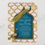 Peacock Feathers Arabesque Gold Wedding Kaart<br><div class="desc">Elegant. Verfijnd.  stijl,  maar een modern design. Voortreffelijke illustratie van de pauw met een lijst van de minarettoren en een dimensionaal gouden arabeskpatroon met een glitter uiterlijk. Audrey Jeanne Roberts.</div>