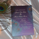 Peacock Feathers Paarse bruiloft Kaart<br><div class="desc">Kleurrijke blauwe groene pauwenveren en diepe paarse,  bruiloft uitnodiging. Pas de tekst aan naar wens voor elke gelegenheid.</div>