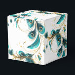 Peacock Feathers Party Treat Box Bedankdoosjes<br><div class="desc">Party gunstbox wordt getoond in een pauwenveren print. Pas dit object aan en voeg het toe of koop het zoals het wordt weergegeven. Tip: Voeg er een sticker aan toe met namen en voeg wat lint toe. Gelicentieerd Afbeelding Tip: Voeg gewoon je geweldige lekkernijen toe en voeg wat feestelijk lint...</div>