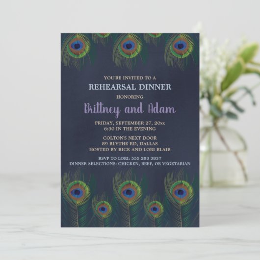 Peacock Feathers Rehearsal Dinner Invitations Kaart (Staand voorkant)