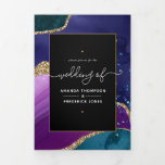 Peacock Galaxy Agate Stone Wedding Tri Fold Drieluik Uitnodiging<br><div class="desc">Peacock-kleuren en faux goudglitter agate stone bruiloft-uitnodiging met een ruimteschema die aan uw specifieke kenmerken kan worden aangepast. Dit is een volledig pakket in één met gastdetails en rsvp zodat de ontvanger het laatste paneel kan net afsnijden en het van de post voorzien.</div>