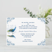 Peacock Garden in Blauw Wit Huwelijksuitnodiging Kaart (Staand voorkant)