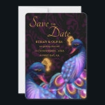 Peacock Jewel Tones Bruiloft Bloemen Moody paarse Save The Date<br><div class="desc">Maak uw huwelijksdatum aankondiging onvergetelijk. Deze bewaren de datumkaarten creëer een blijvende herinnering die bij uw gasten blijft tot de grote dag aanbreekt. Deze sparen de datumkaarten uitstralen de fascinerende allure van juweeltoonpauwen, doordrenkt elke kaart met een koninklijke charme die je uitzonderlijke liefdesverhaal weerspiegelt. Of uw bruiloft nu tegen de...</div>
