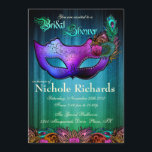 Peacock Masquerade Bridal Shower Uitnodiging<br><div class="desc">Peacock Masquerade Bridal Shower Uitnodiging. Een fancy en elegante uitnodiging met een blauwe en groene achtergrond. De onderkant bevat verschillende regenboogkleurige vredesveren en rozen. Een elegant paars masker is gecentreerd op de uitnodiging met de verschillende regenbooggekleurde vredesveren rond de randen ervan. De maskerogen zijn gehuld met neusdeeltjes (neusdeeltjes). Dit is...</div>