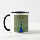 Peacock met haar veren, als deel van een mok (Links)