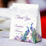 Peacock paarse bloemen Indiase bruiloft gunst Bedankdoosjes<br><div class="desc">Peacock en paarse bloemen waterverf Indiase bruiloft sjabloon gunst geschenkdoos. Twee mooie pauwen paarse jasmijn bloemen wisteria hangende bloemen en slingers gunst dozen voor pauw paarse thema functies</div>