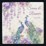 Peacock paarse Indiase huwelijksgunst geschenken Stenen Onderzetter<br><div class="desc">Peacock en paarse bloemen waterverf Indiase huwelijksgunst geschenken gepersonaliseerde monogram stenen onderzetters. Twee mooie pauwen paarse jasmijn bloemen wisteria hangende bloemen en slingers gepersonaliseerde bruidstafel decor praktijkgunsten stenen onderzetters bruiloft onderzetters</div>