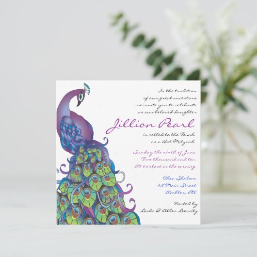 Peacock Theme Bat Mitzvah Uitnodiging Blauw (Staand voorkant)