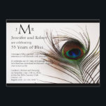 Peacock Veer Glamour Bruiloft Jubileum Kaart<br><div class="desc">Dit mooie en elegante ontwerp,  genaamd Peacock Feather Glamour Wedding Jubileum,  heeft een witte achtergrond met een zwarte rand aan de boven- en onderkant. Aan de rechterkant is er een prachtige pauwenstaartveren pruim. Dit zou perfect zijn voor uw huwelijksverjaardag of evenement!</div>