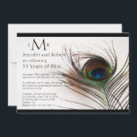 Peacock Veer Glamour Bruiloft Jubileum Kaart<br><div class="desc">Dit mooie en elegante ontwerp,  genaamd Peacock Feather Glamour Wedding Jubileum,  heeft een witte achtergrond met een zwarte rand aan de boven- en onderkant. Aan de rechterkant is er een prachtige pauwenstaartveren pruim. Dit zou perfect zijn voor uw huwelijksverjaardag of evenement!</div>