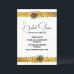 Peacock veer goud witte band minimalistische vlakt kaart<br><div class="desc">Een prachtige gouden pauwenveren pluim rust op de top van een massief gouden band en heeft decoratieve bloeiende wervelingen aan weerszijden ervan. De bands knuffelen de boven- en onderrand van de uitnodiging en vormen een lijst rond op maat gemaakte zwarte sjablonen. Deze "save the date"-uitnodiging is ideaal voor elke moslim,...</div>