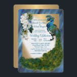 Peacocks & Emerald Green Metallic Silk & Gold Kaart<br><div class="desc">Decoratief metallisch smaragdgroen met twee pauken,  veren en witte bloemen die passen bij dit briefpapier thema voor een vreedzame bruiloft of als decor</div>