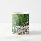 Peacocks in een tuinfoto-Mok Koffiemok (Center)