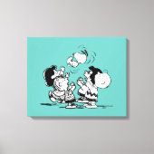 Peanuts Gang Lifting Snoopy Canvas Afdruk (Voorkant)