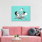 Peanuts Gang Lifting Snoopy Canvas Afdruk (Insitu (Woonkamer))