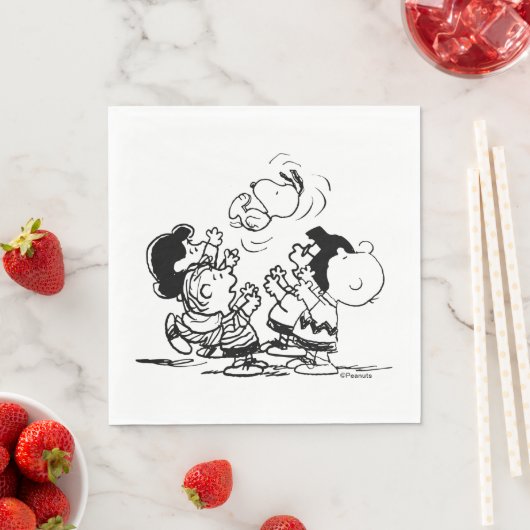 Peanuts Gang Lifting Snoopy Servet (Insitu)