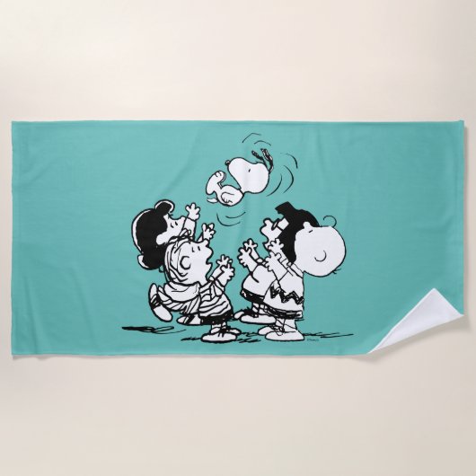 Peanuts Gang Lifting Snoopy Strandlaken (Voorkant)