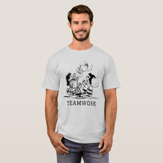 Peanuts Gang Lifting Snoopy T-shirt (Voorkant volledig)