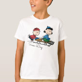 Peanuts | Linus & Lucy Sled rijden T-shirt (Voorkant)