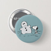 Peanuts | Snoopy bouwt een sneeuwpop Ronde Button 5,7 Cm (Voorkant /achterkant)