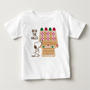 Peanuts Snoopy Gingerbread House