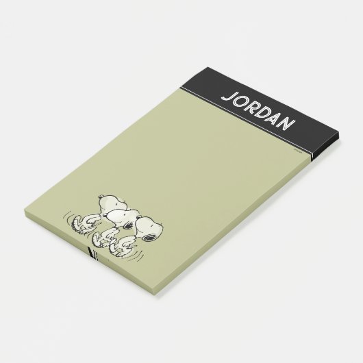Peanuts | Snoopy loopt fier rond Post-it® Notes (Schuin)