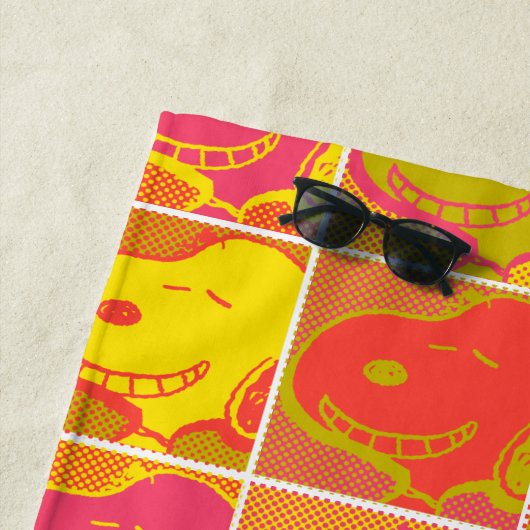 Peanuts | Snoopy Pop Art Pattern Strandlaken (In situ)