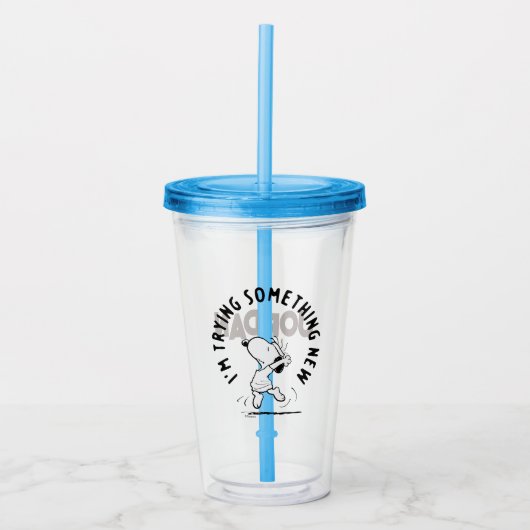 Peanuts | Snoopy probeert iets nieuws Acryl Drinkbeker (Voorkant)