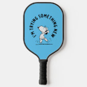 Peanuts | Snoopy probeert iets nieuws Pickleball Paddle (Achterkant)