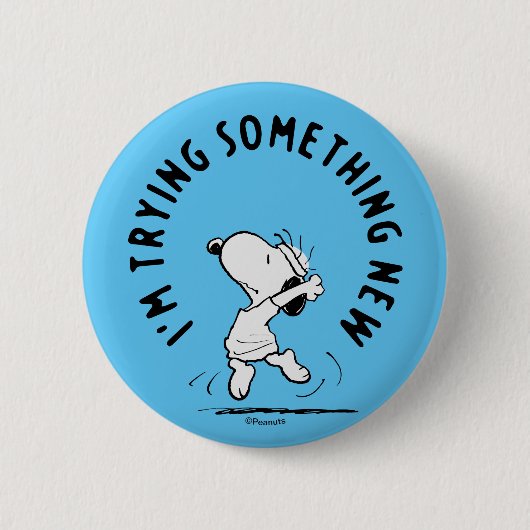 Peanuts | Snoopy probeert iets nieuws Ronde Button 5,7 Cm (Voorkant)