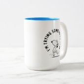 Peanuts | Snoopy probeert iets nieuws Tweekleurige Koffiemok (Voorkant rechts)