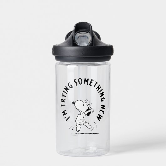 Peanuts | Snoopy probeert iets nieuws Waterfles (Voorkant)