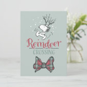 Peanuts | Snoopy Rendier Crossing Christmas Feestdagenkaart (Staand voorkant)
