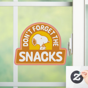 Peanuts   Snoopy Vergeet de Snacks niet Raamsticker