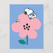 Peanuts | Snoopy & Woodstock Nap op roze bloem Briefkaart (Voorkant)