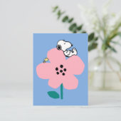 Peanuts | Snoopy & Woodstock Nap op roze bloem Briefkaart (Staand voorkant)