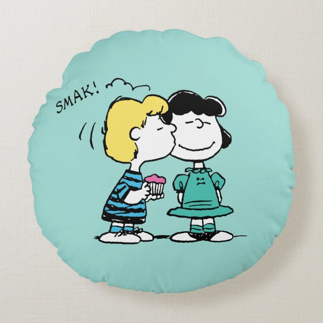 Peanuts | Valentine's Day | Lucy & Schroeder Kiss Rond Kussen (Voorkant)